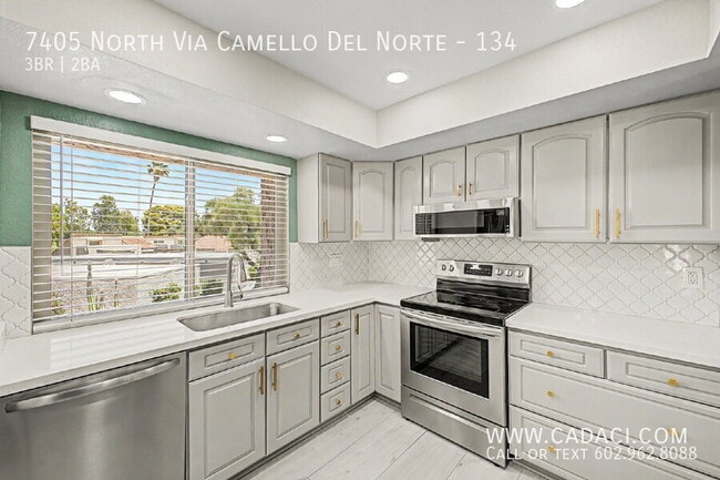 Building Photo - 7405 N Vía Camello Del Norte