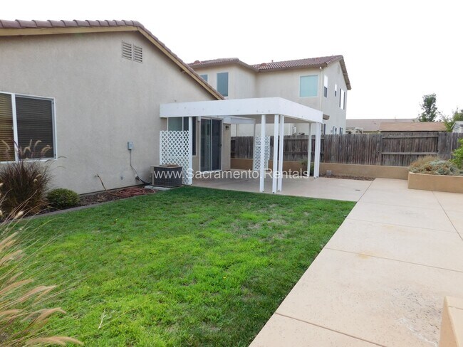 Building Photo - Spacious Elk Grove 3bd/2ba House with 2 Ca...