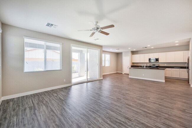 Interior Photo - Medina Court
