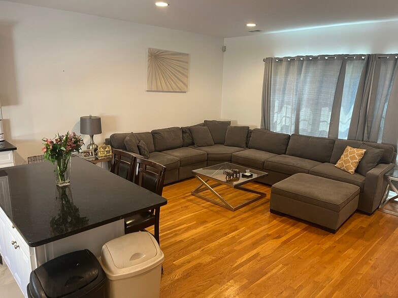 Building Photo - 308 Hamilton Pl