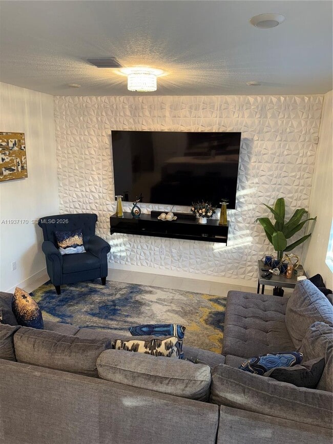 Building Photo - 818 SE 19th St