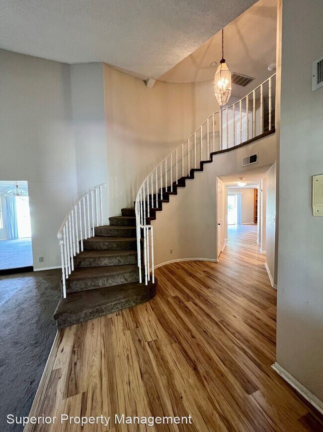 Building Photo - 4 br, 3 bath House - 910 High Country Dr.