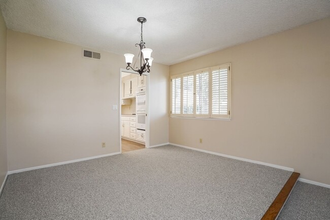 Building Photo - 10612 Rose Cir