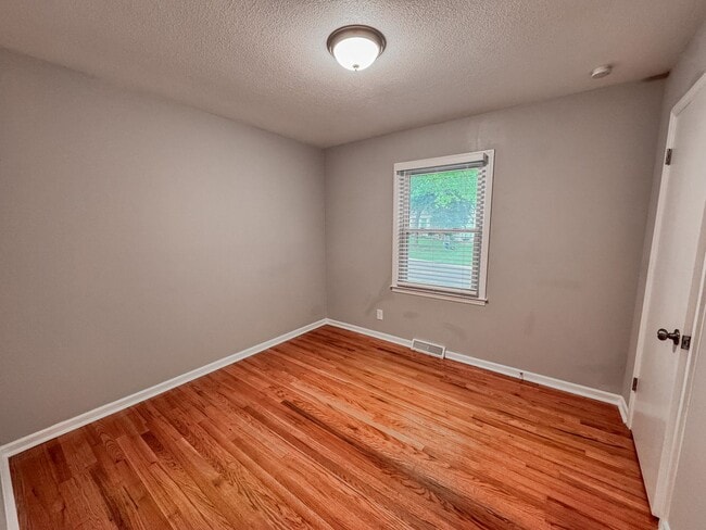Building Photo - $1,695 - 3 Bed, 2 Bath House in Raytown, MO