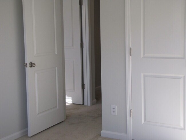 Building Photo - 851 Bristol Bridge Dr