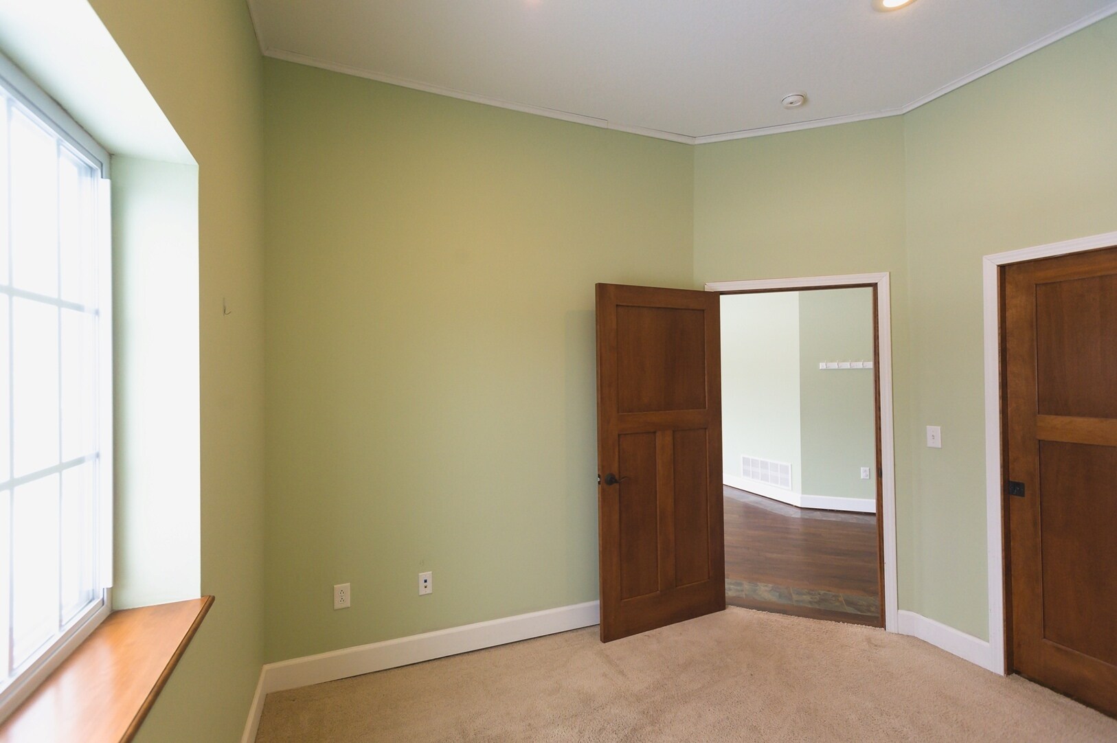 Building Photo - 208 E Montezuma Ave