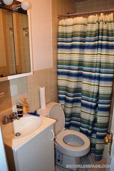 Building Photo - 1223 Beacon St