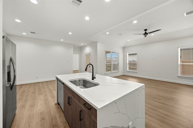 Building Photo - 2710 Bronze Vis Dr