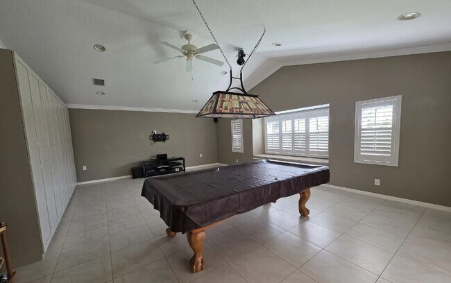 Building Photo - Beautifully updated Pool Home!!