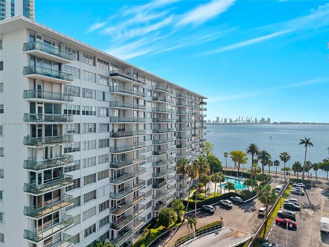 Building Photo - 1408 Brickell Bay Dr