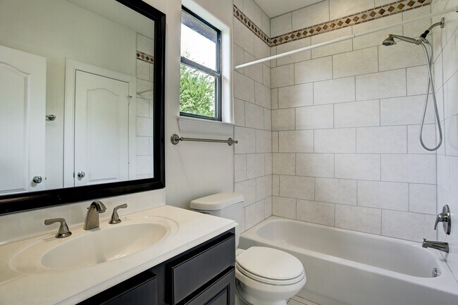 Building Photo - 1403 Rosedale St