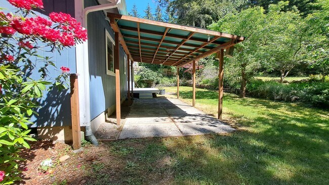 Building Photo - 3 Bedroom 2 Bath Home in Seabeck