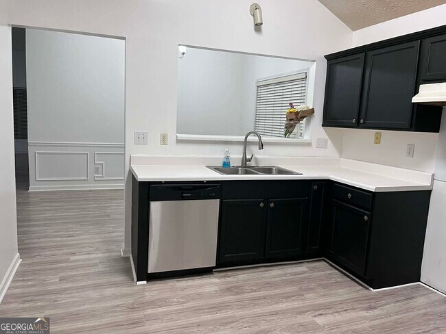 Building Photo - 2400 Miller Oaks Cir