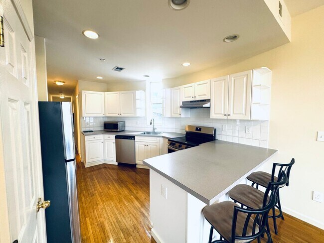 Building Photo - 214 Warren St