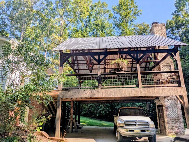 Building Photo - 1540 Yadkinville Rd