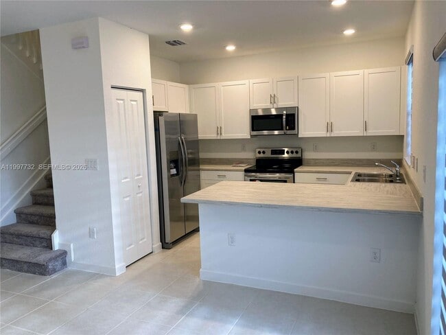 Building Photo - 1845 SE 27th Rd