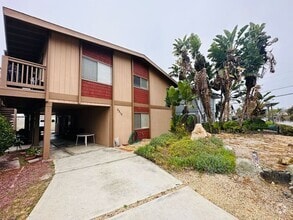 Building Photo - 1 MONTH RENT FREE!!! Studio Blocks from th...