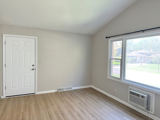 Building Photo - 525 Ryan Ln