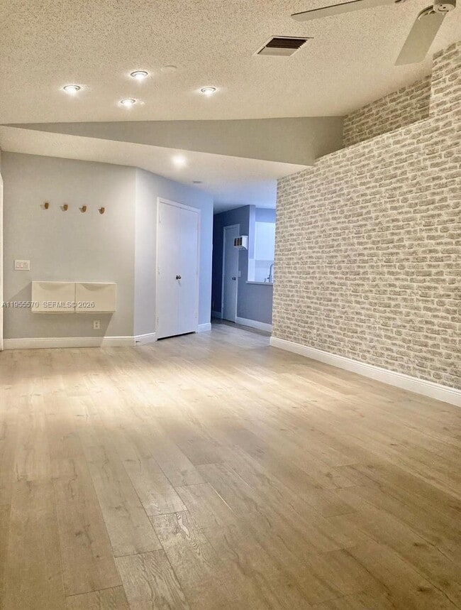 Building Photo - 4953 SW 32nd Terrace