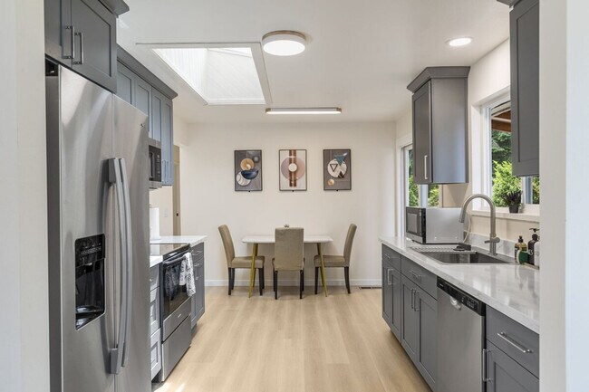 Building Photo - 12527 SE 52nd St