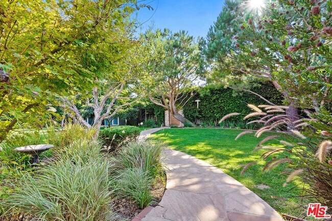 Building Photo - 6644 Wildlife Rd