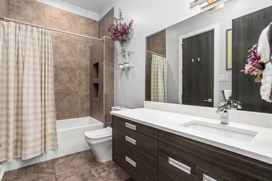 Building Photo - 326 Clay