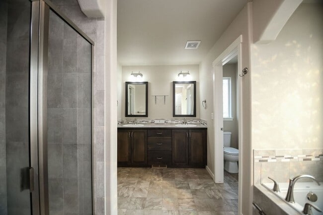 Building Photo - 4 Bedroom Home in Wellington