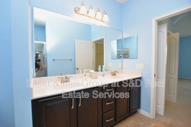 Building Photo - 5632 Aral Dr
