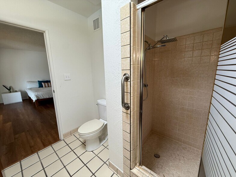 Building Photo - 1402 E Big Rock Rd