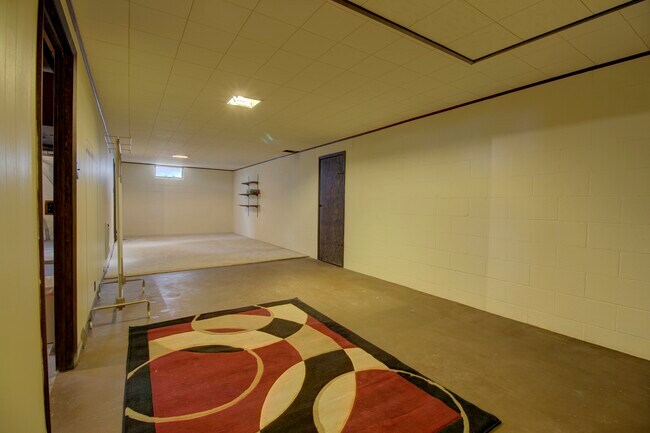 Building Photo - 1412 N Park St