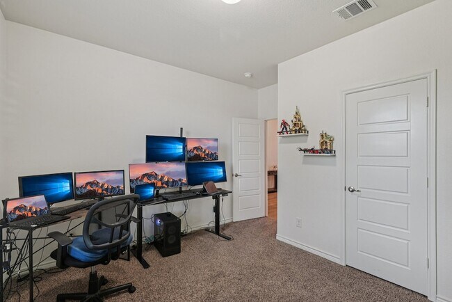Building Photo - 1025 Indigo Ln