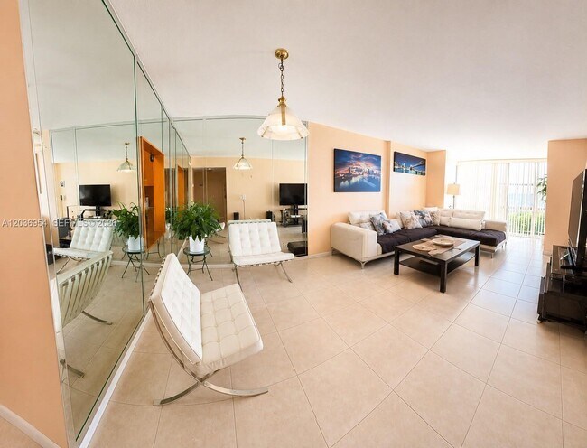 Building Photo - 1000 Parkview Dr