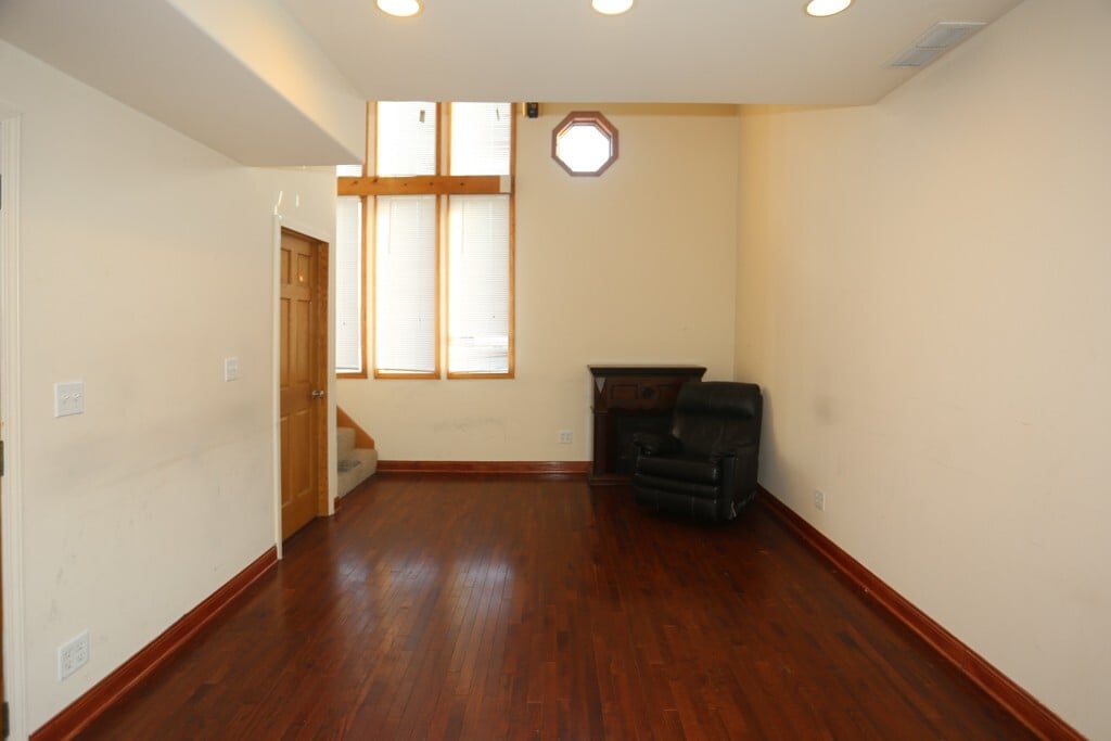 Building Photo - 2458 N Clybourn Ave