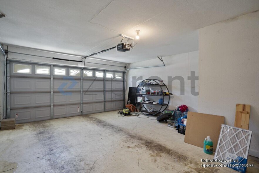 Building Photo - 9830 Sugarloaf Dr