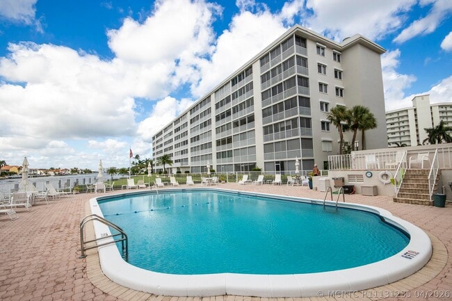 Building Photo - 3100 S Ocean Blvd
