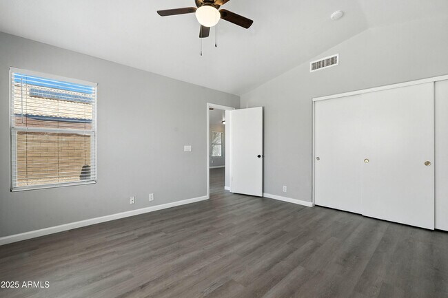 Building Photo - 1424 E Binner Dr