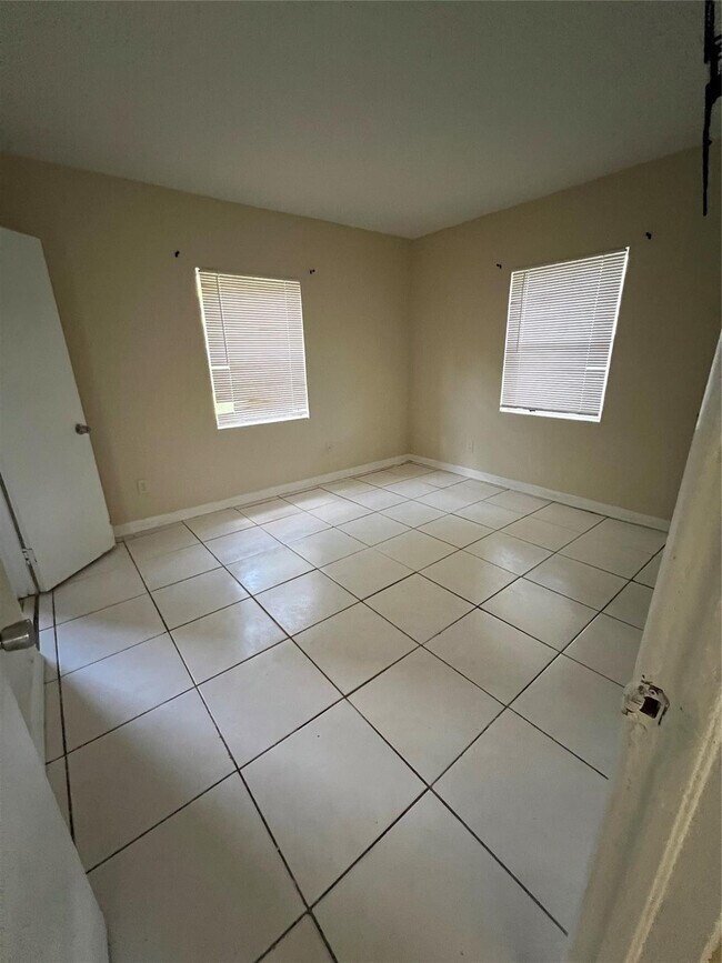 Building Photo - 418 E Evanston Cir