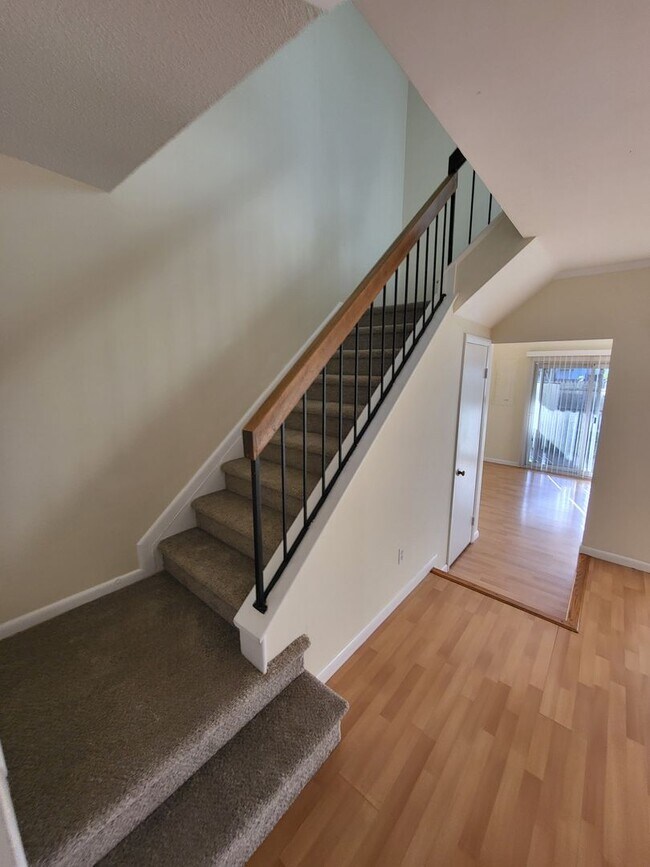 Building Photo - WINDSOR OAKS WEST