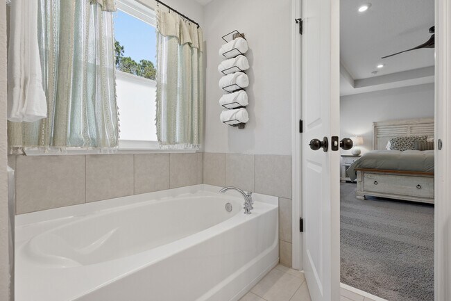 Building Photo - 184 Dahlia Falls Dr