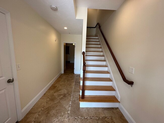 Building Photo - 8 Grant St