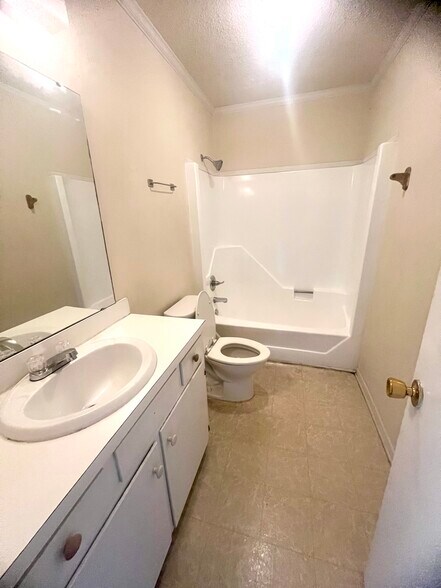 Primary Bathroom - 3206 Crestwood Dr
