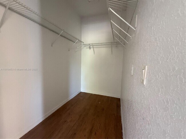 Building Photo - 13232 Old Biscayne Dr