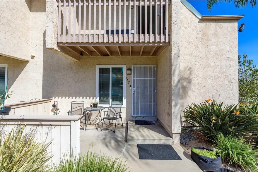 Front Patio - 712 Silver Dr