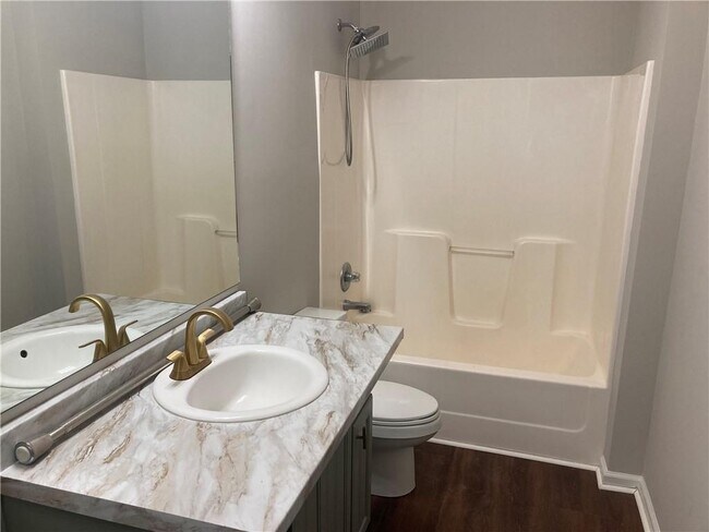 Building Photo - 370 Pointe Cir