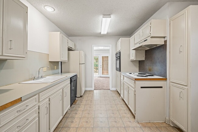 Building Photo - Cozy Home with Bonus Room, Minutes from TTU