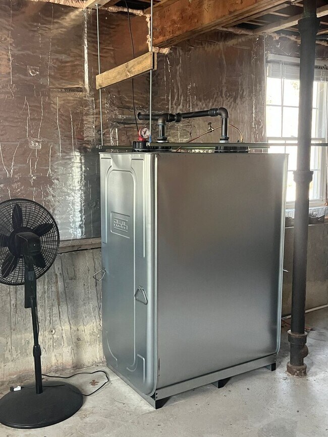 Building Photo - Great 3 Br / 2 Ba Split Level Home in Sandwich