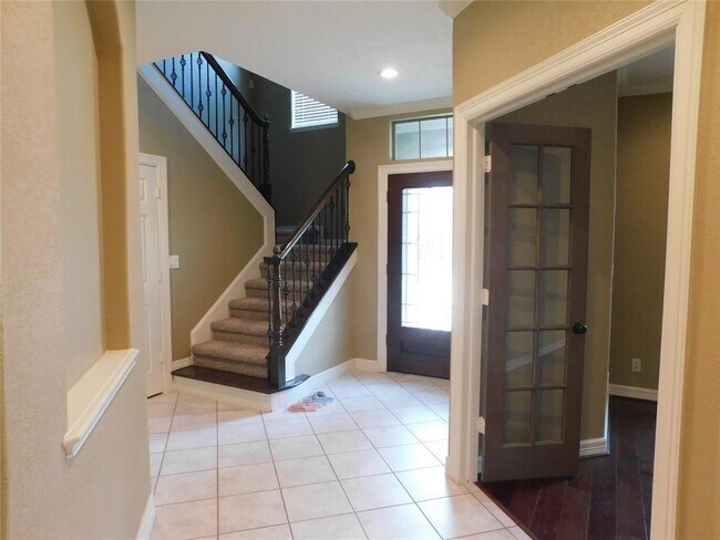 Building Photo - 4333 Lake Run Dr