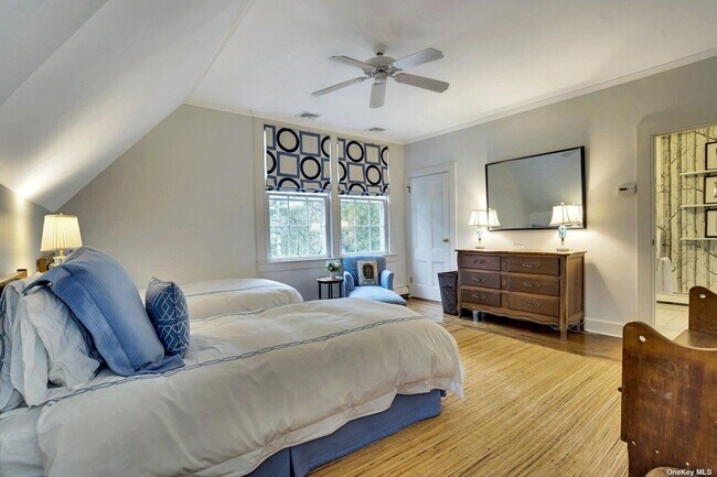 Building Photo - 5 Shinnecock Rd