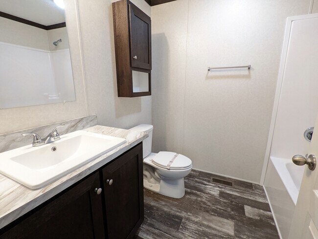 Building Photo - 177 Daisy Dr