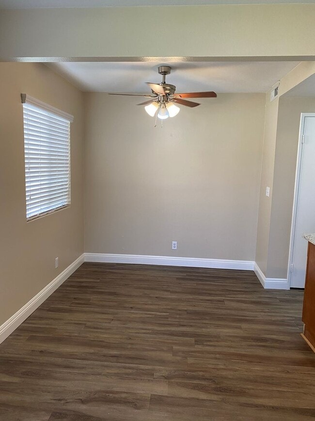 Building Photo - Beautifully remodeled 2 bed, 1 bath Condo!